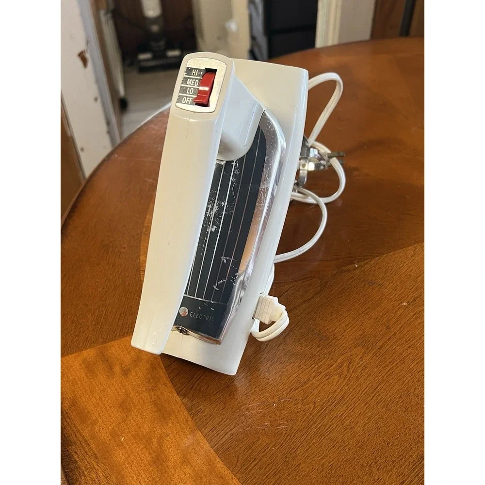 Vintage GE General‎ Electric Ivory Hand Mixer 30M47 Handheld Kitchen
